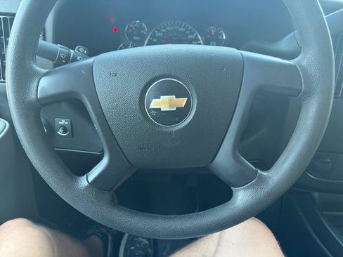 Used 2016 Chevrolet Express 3500 RWD image 21