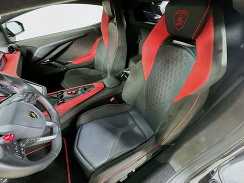 Used 2024 Lamborghini Revuelto AWD/4WD image 34