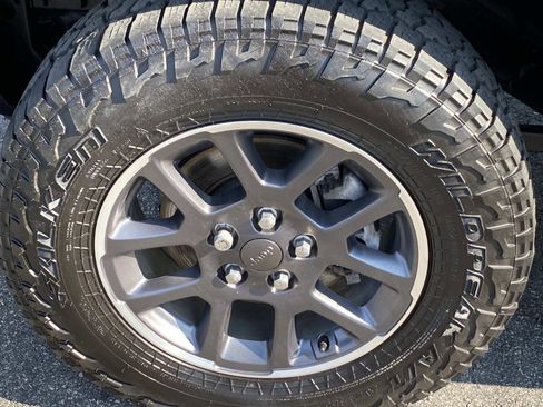 Used 2020 Jeep Gladiator Overland w/ Popular Equipment Package image 26