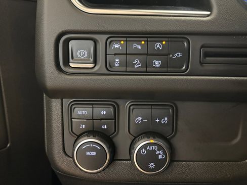 Used 2022 Chevrolet Tahoe Z71 w/ Luxury Package AWD/4WD image 42