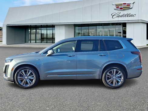 Used 2023 Cadillac XT6 Premium Luxury image 2