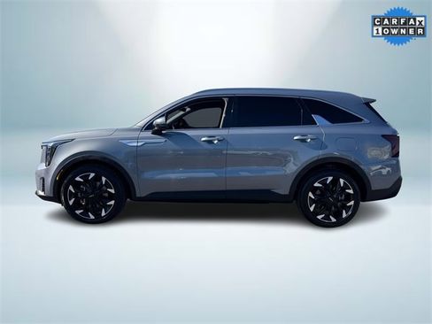 Used 2024 Kia Sorento EX w/ Panoramic Sunroof Package image 3