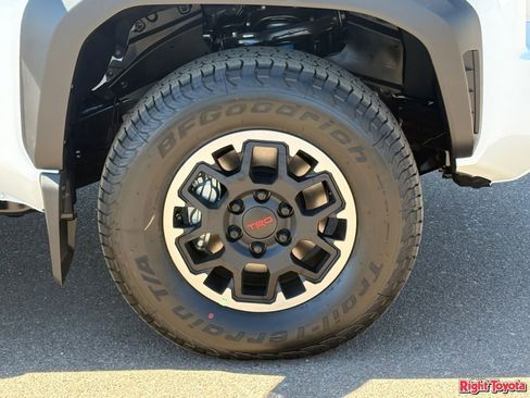 New 2026 Toyota Tacoma TRD Off-Road AWD/4WD image 13