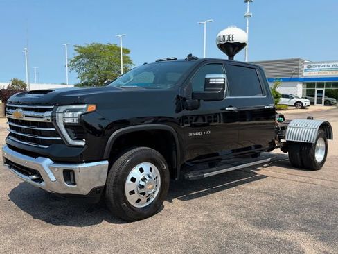 Used 2024 Chevrolet Silverado 3500 LTZ w/ LTZ Plus Package AWD/4WD image 4
