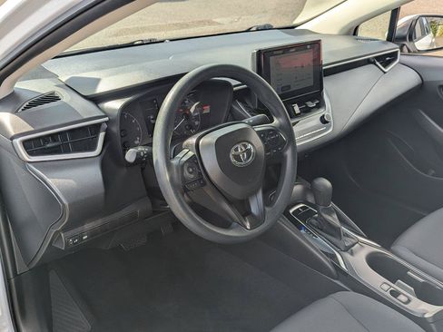 Used 2025 Toyota Corolla LE FWD image 12
