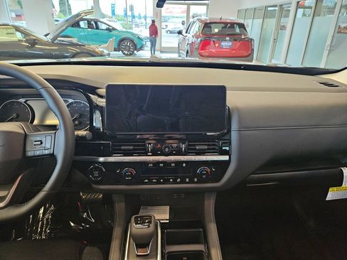 New 2026 Nissan Pathfinder SV w/ SV Premium Package AWD/4WD image 18