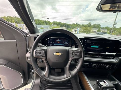 Used 2023 Chevrolet Silverado 1500 High Country w/ Technology Package AWD/4WD image 18