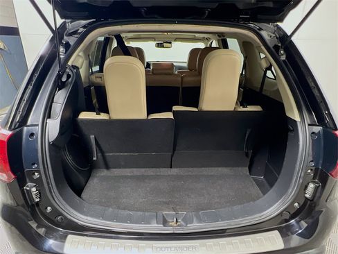 Used 2016 Mitsubishi Outlander GT image 26