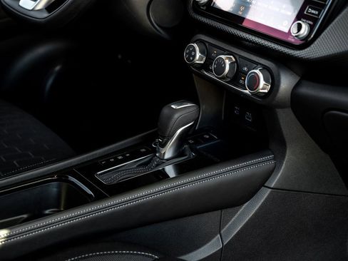 Used 2024 Nissan Kicks SV image 31