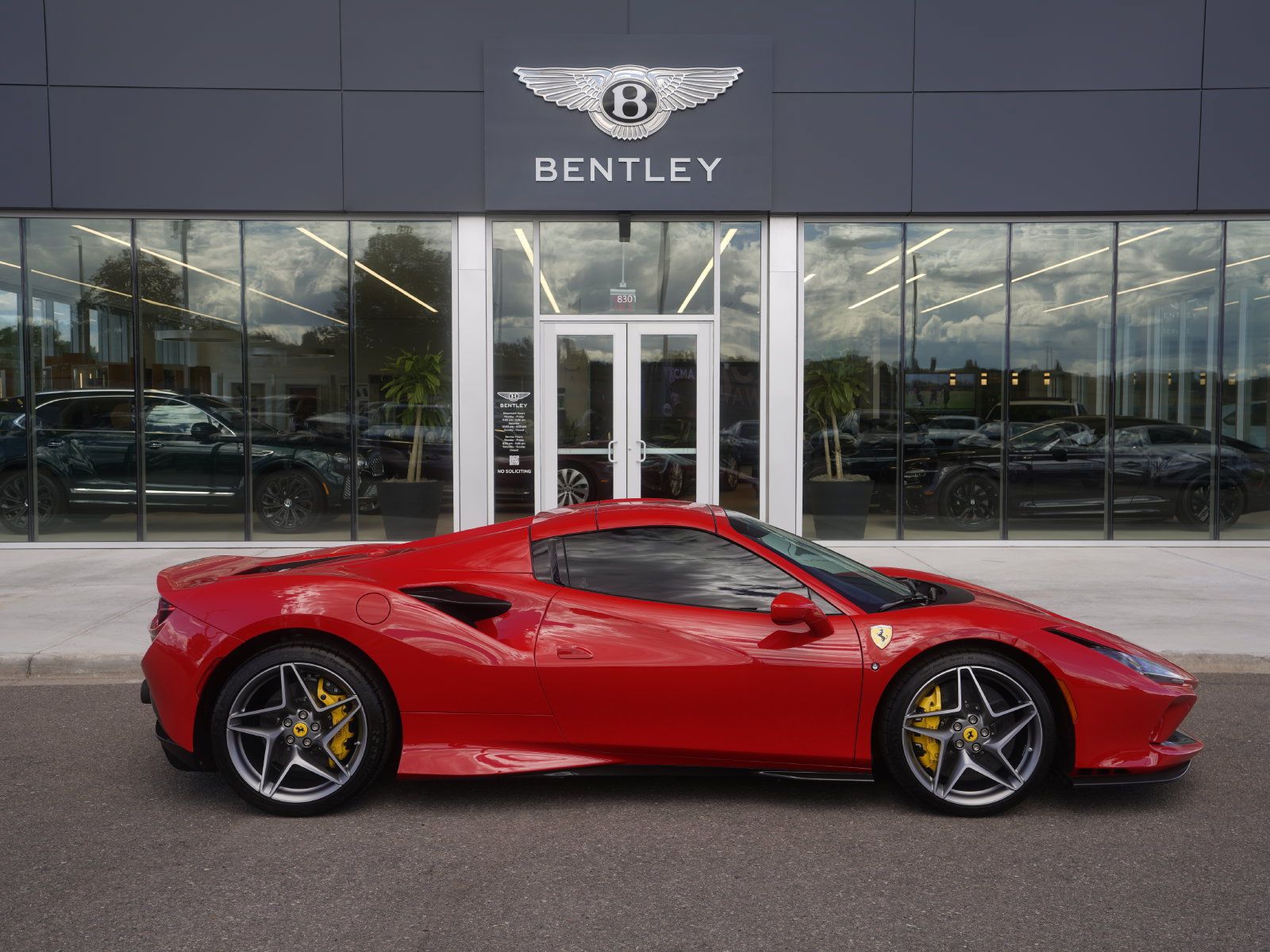 Used 2023 Ferrari F8 Tributo RWD image 17