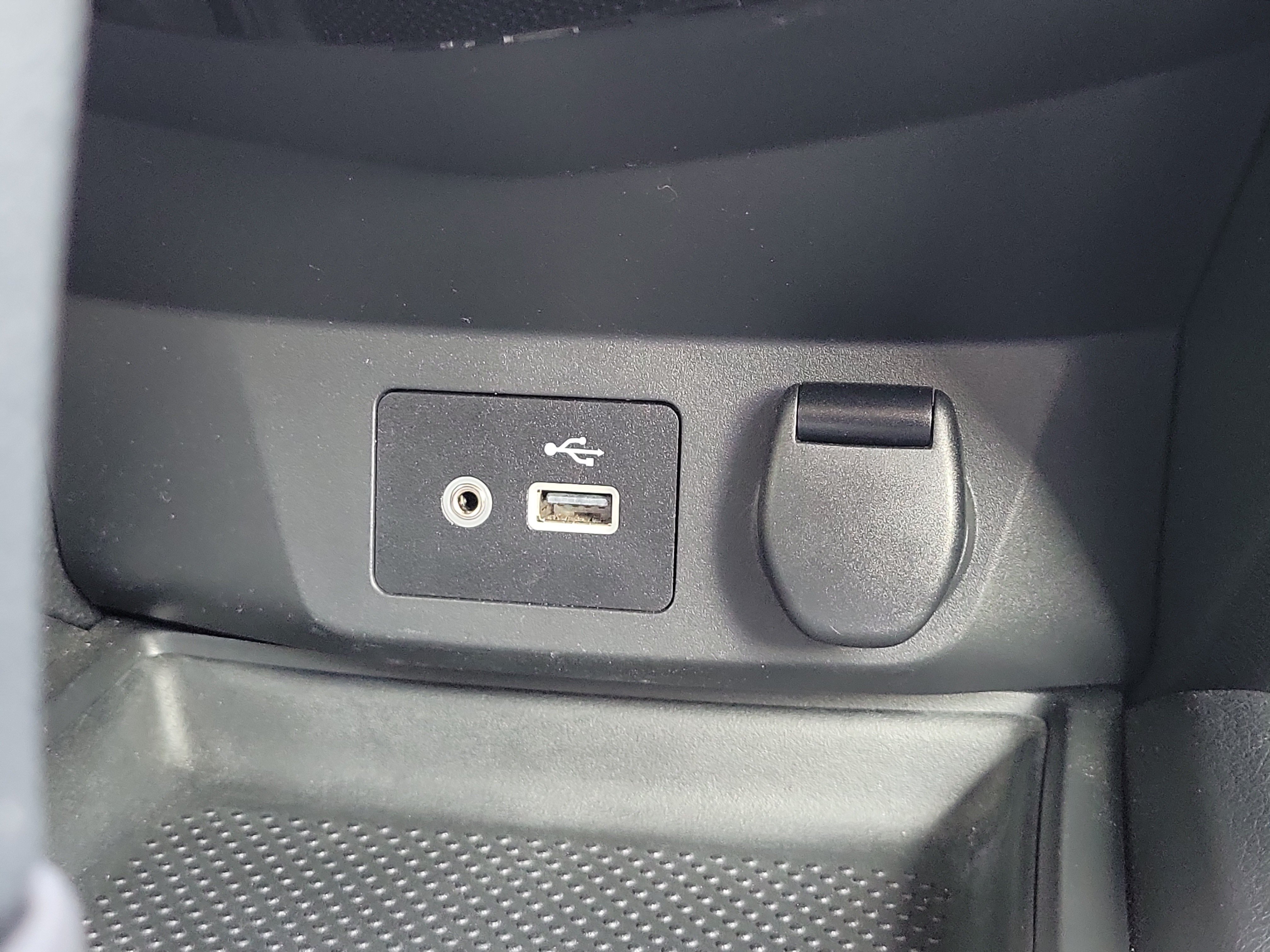 Certified 2020 Nissan Rogue SV FWD image 29