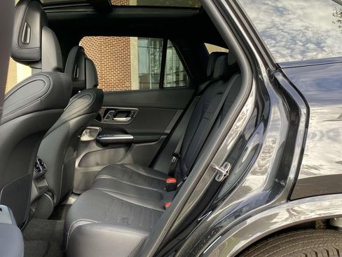 Used 2025 Mercedes-Benz GLC 300 image 19