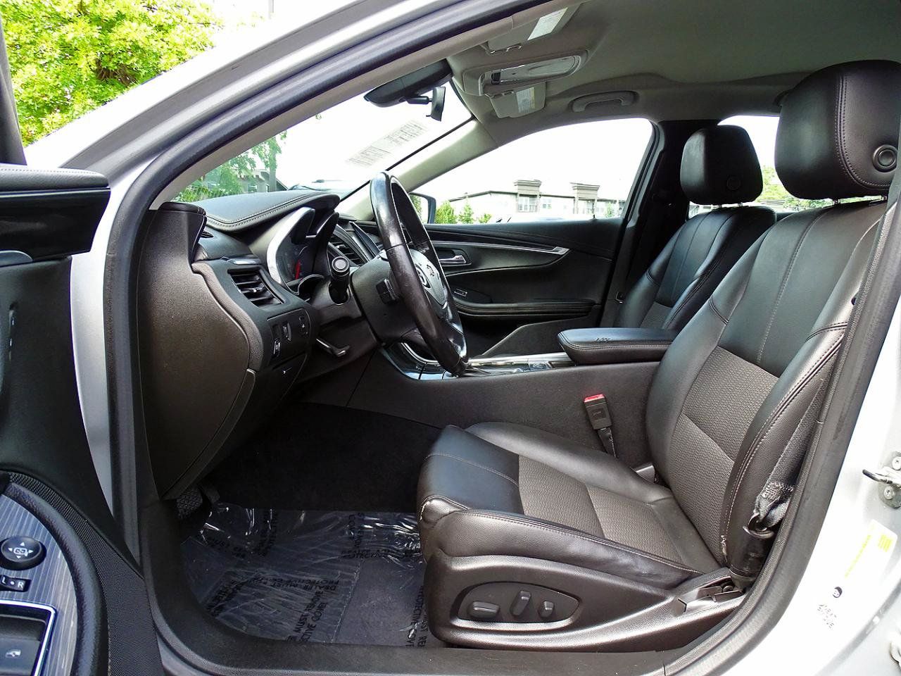 Used 2018 Chevrolet Impala LT FWD image 11