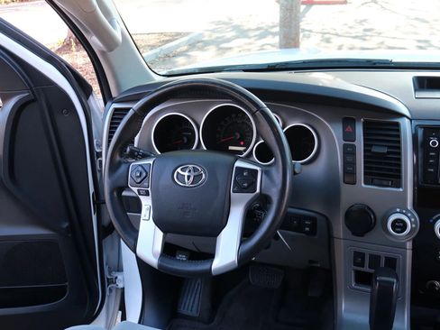 Used 2014 Toyota Sequoia SR5 image 21