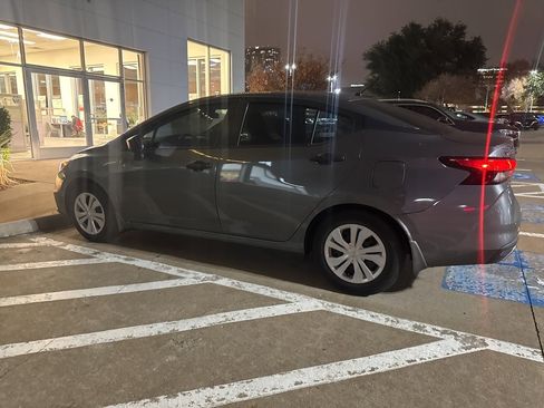 Certified 2022 Nissan Versa S image 3