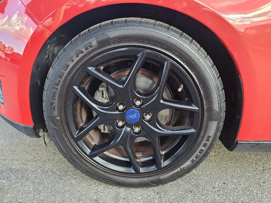 Used 2016 Ford Focus SE w/ Equipment Group 201A FWD image 18