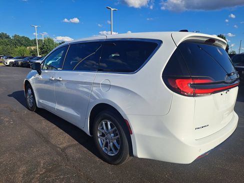 New 2026 Chrysler Pacifica Select FWD image 6