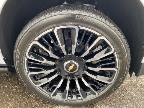 New 2026 Chevrolet Suburban High Country image 39