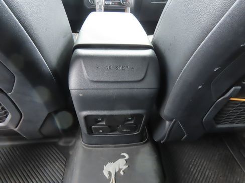 Used 2023 Ford Bronco Badlands w/ Sasquatch Package AWD/4WD image 18