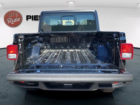 Certified 2024 Jeep Gladiator Sport image 14