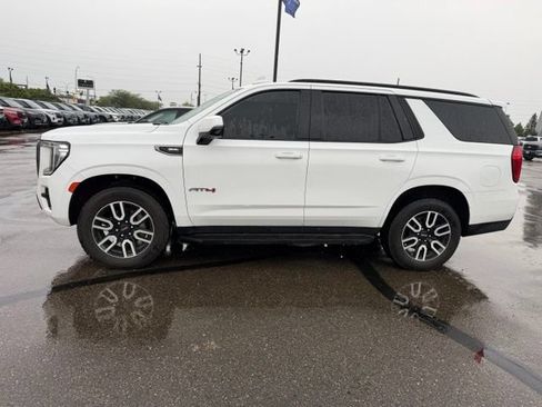 Used 2022 GMC Yukon AT4 w/ Technology Package AWD/4WD image 7