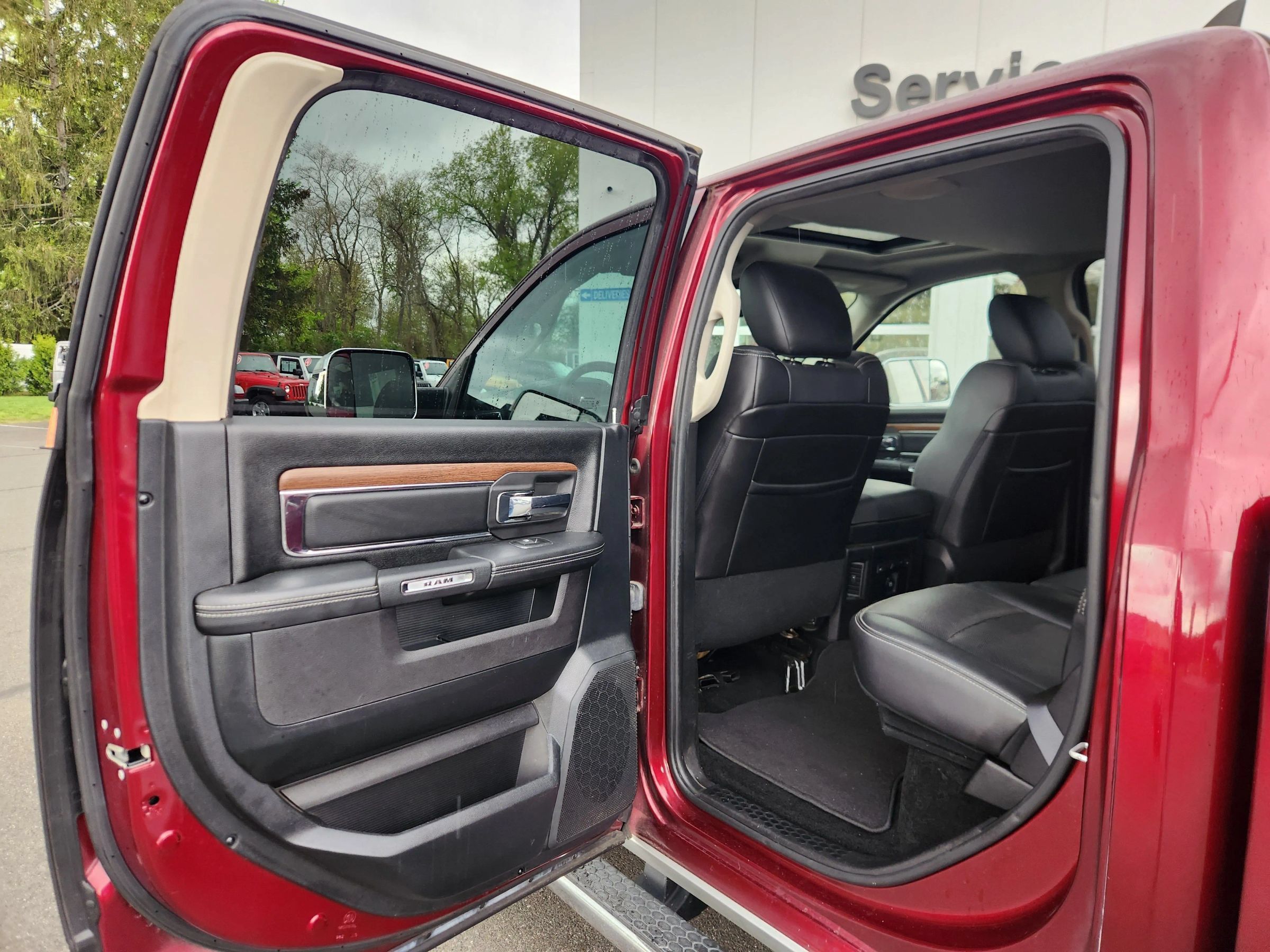 Used 2017 RAM 1500 Laramie w/ Convenience Group AWD/4WD image 43