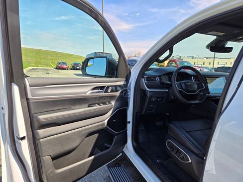 New 2026 Jeep Grand Wagoneer Limited AWD/4WD image 10