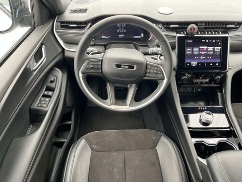 Certified 2023 Jeep Grand Cherokee L Laredo image 15