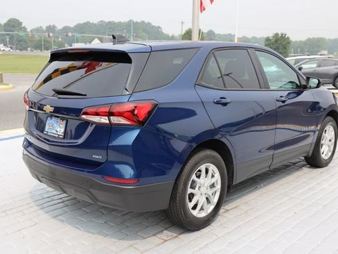 Used 2022 Chevrolet Equinox LS w/ LS Convenience Package AWD/4WD image 5