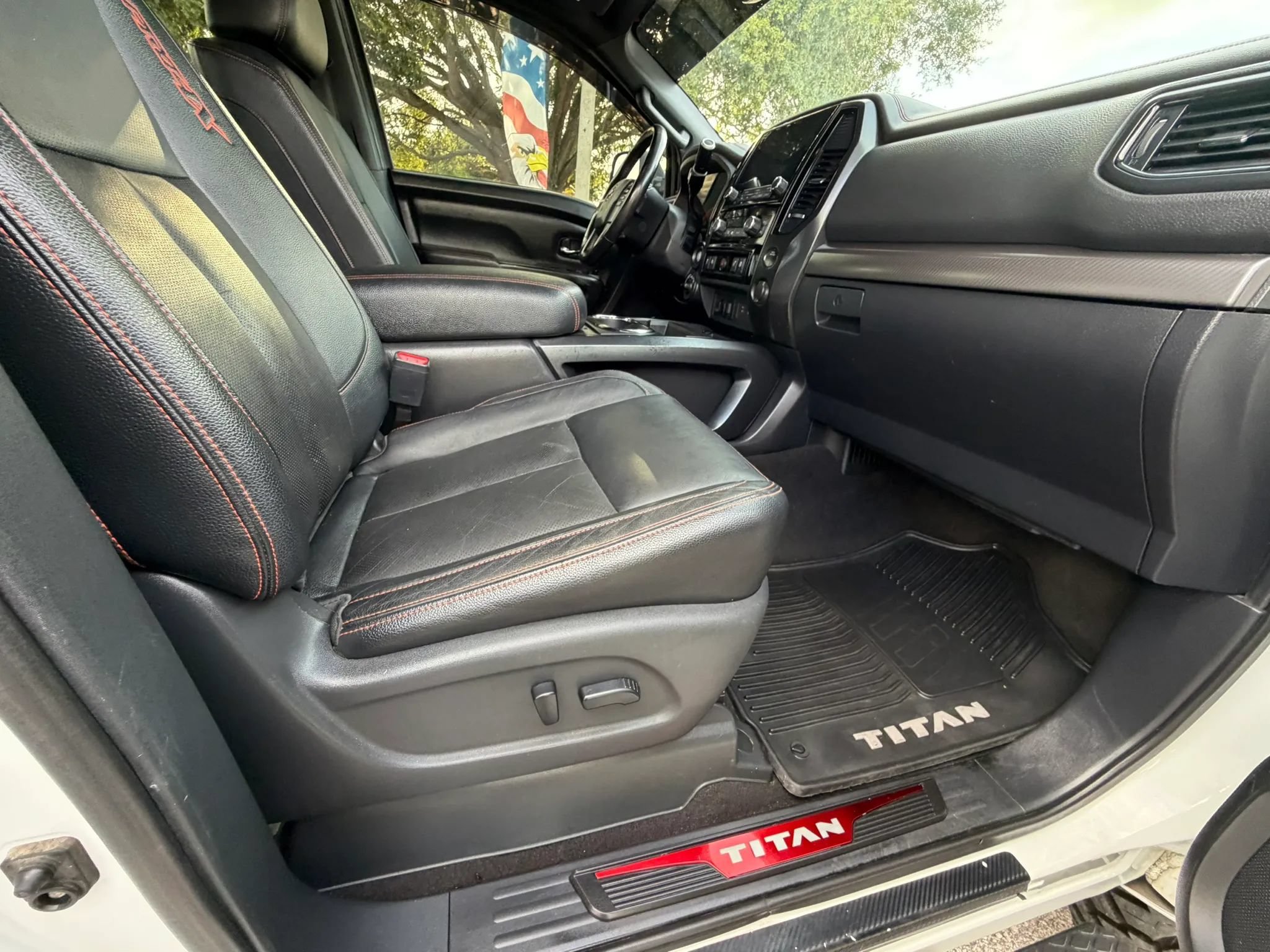 Used 2020 Nissan Titan PRO-4X w/ Pro-4x Convenience Package AWD/4WD image 12