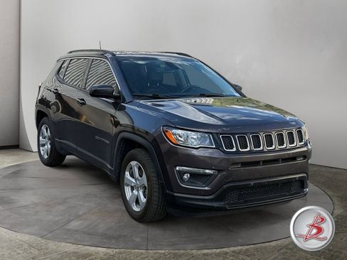 Used 2019 Jeep Compass Latitude w/ Popular Equipment Group FWD image 1