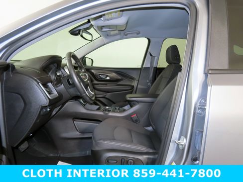 Used 2023 GMC Terrain SLE w/ Driver Convenience Package image 4