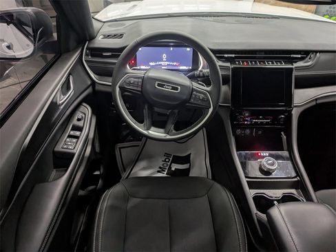 Certified 2024 Jeep Grand Cherokee Laredo X w/ Trailer Tow Package image 16