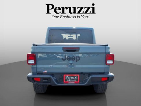 Used 2024 Jeep Gladiator Sport AWD/4WD image 4