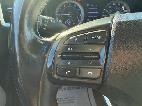 Used 2021 Hyundai Venue SEL image 15