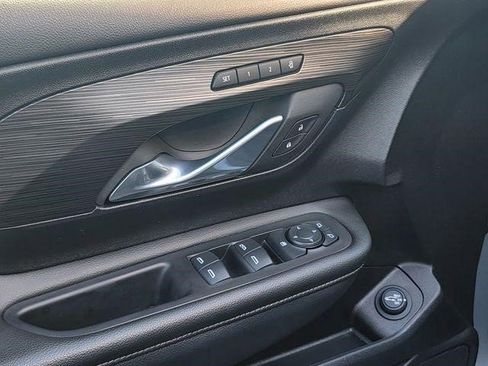 Certified 2024 GMC Terrain SLT w/ Infotainment Package II image 11