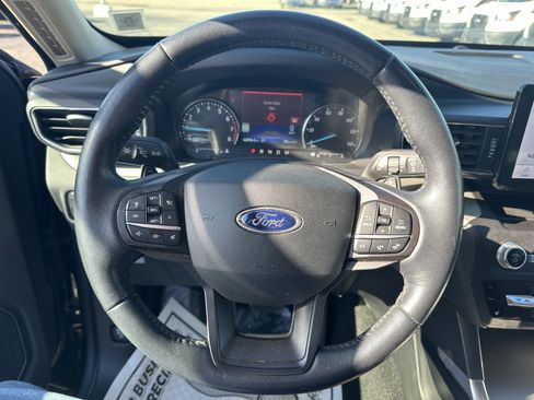 Used 2020 Ford Explorer XLT w/ Equipment Group 202A AWD/4WD image 14