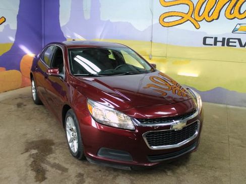 Used 2015 Chevrolet Malibu LT image 2