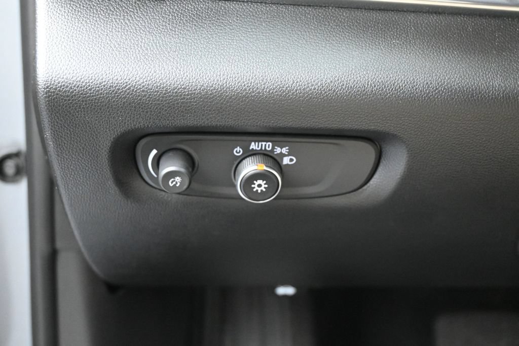 Used 2024 Chevrolet Traverse LS FWD image 16