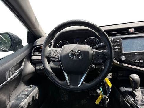 Used 2018 Toyota Camry SE w/ Moonroof Package FWD image 14
