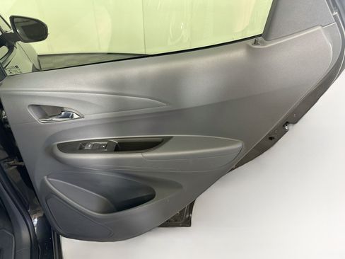 Used 2017 Chevrolet Bolt Premier FWD image 28