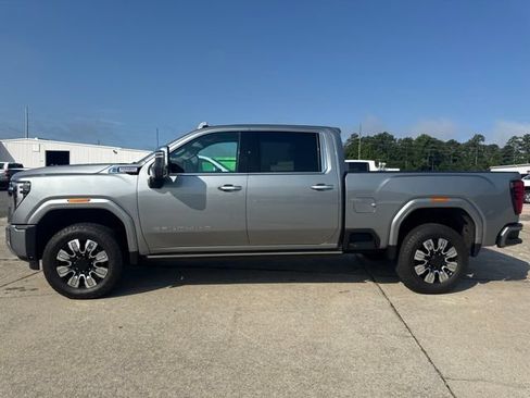 Used 2024 GMC Sierra 2500 Denali w/ Technology Package AWD/4WD image 2