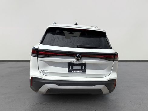 New 2026 Volkswagen Tiguan SE FWD image 5