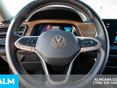 Used 2025 Volkswagen Atlas SE image 18