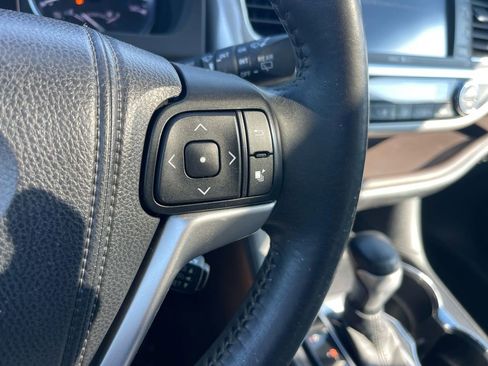 Used 2015 Toyota Highlander XLE image 16