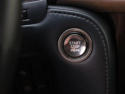 Used 2019 Lexus LX 570 4WD w/ Luxury Package image 18