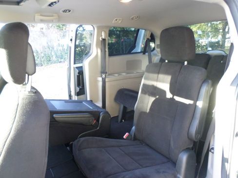 Used 2012 Dodge Grand Caravan SXT image 19