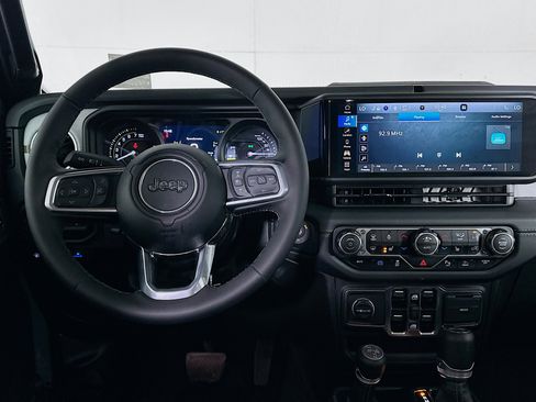 Used 2025 Jeep Wrangler Sahara w/ Safety Group image 17