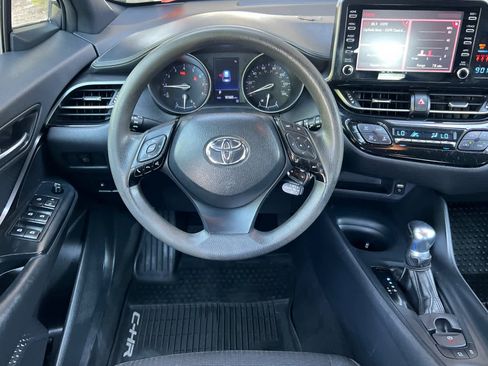 Used 2019 Toyota C-HR LE FWD image 14