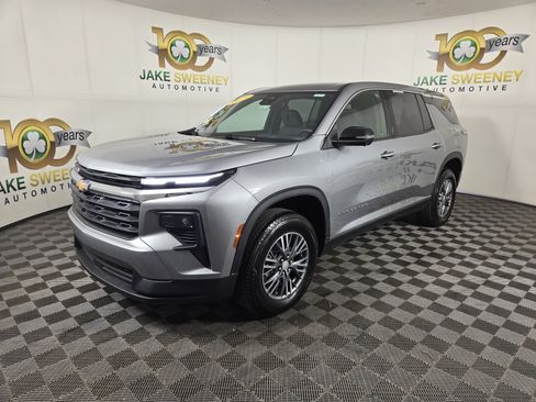Used 2024 Chevrolet Traverse LS FWD image 3